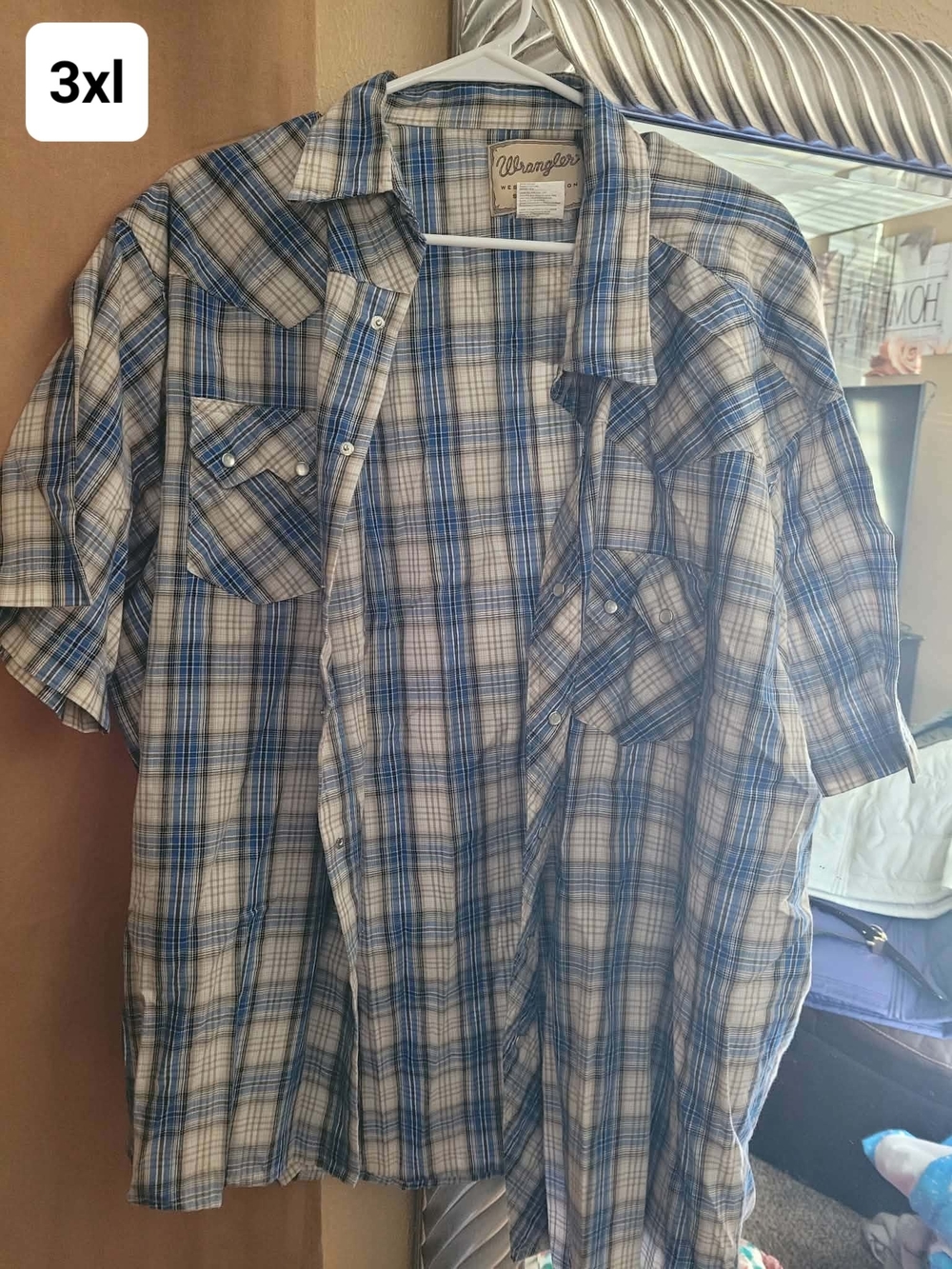 Wrangler Blue and White Plaid Short Sleeve Button-Down Shirt